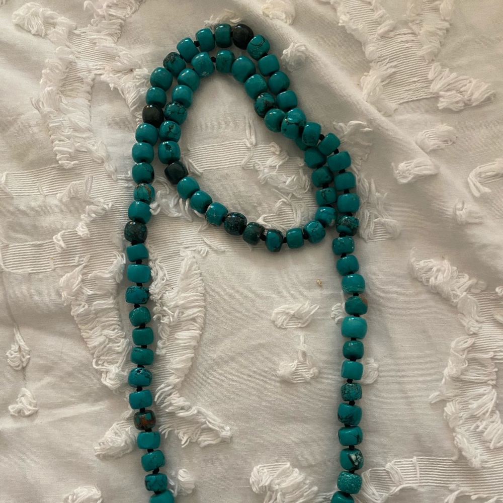Turquoise bead necklace